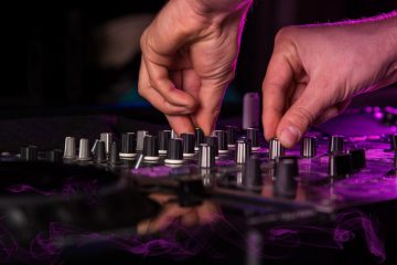 DJ-10